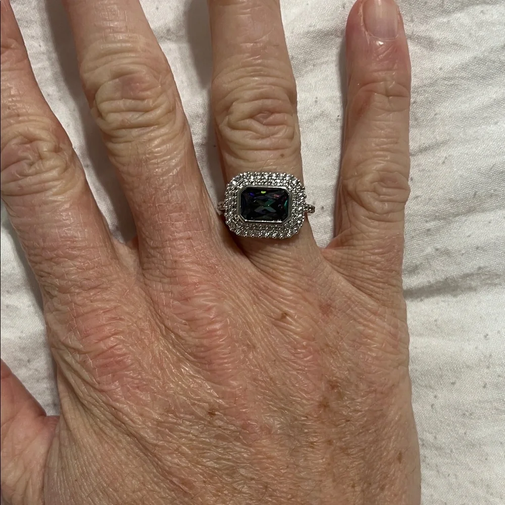 Elegant Silver and tanzanite Stone Ring - Picture 1 of 1